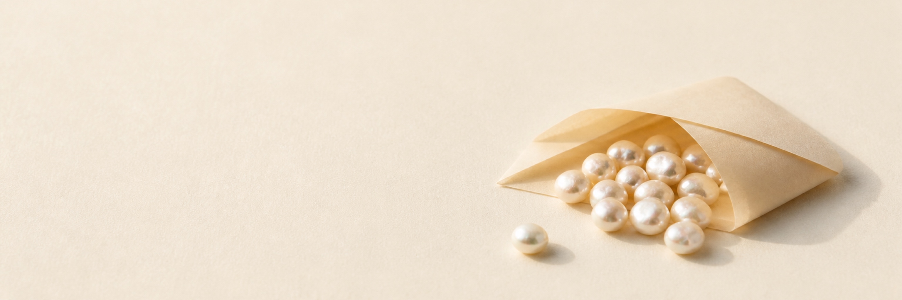 Freshwater pearl jewelry category vitrine