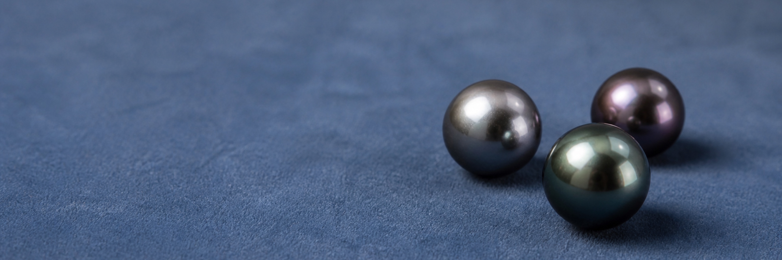 Tahitian pearl jewelry category vitrine