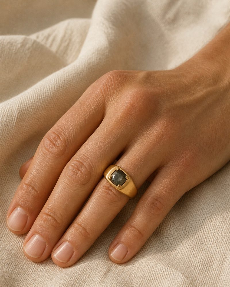 The Spinel Signet, view 4